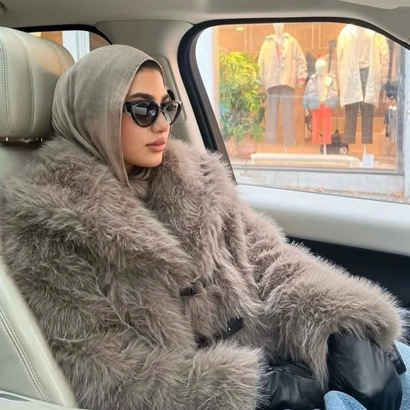 Zara faux fur buckle closure short coat grey brown - Picture 3 of 16